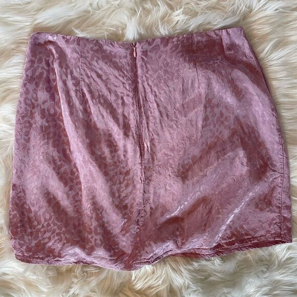 Blue Blush Purple Leopard Satin Mini Skirt || SZ L - Picture 4 of 13